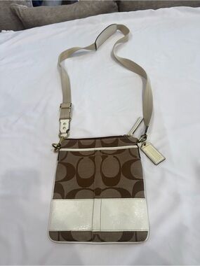 Coach Signature Brown and Cream Canvas Messenger Crossbody Top Zipper 41644